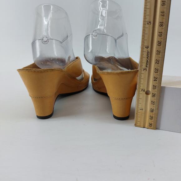 Clarks Artisan Sandals Size 8.5 M Leather Upper Tan Wedge 73527 - Picture 3 of 12